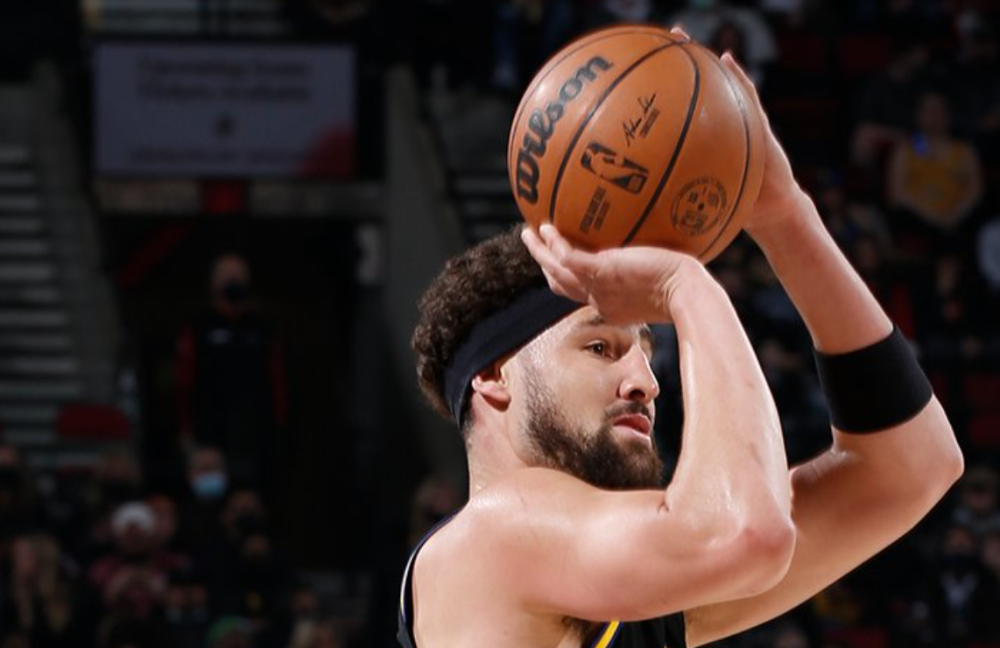 EDG轻取Excel，Mickey送出助攻