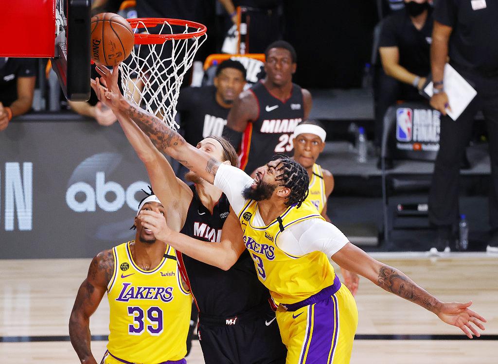 EDG轻取Excel，Mickey送出助攻