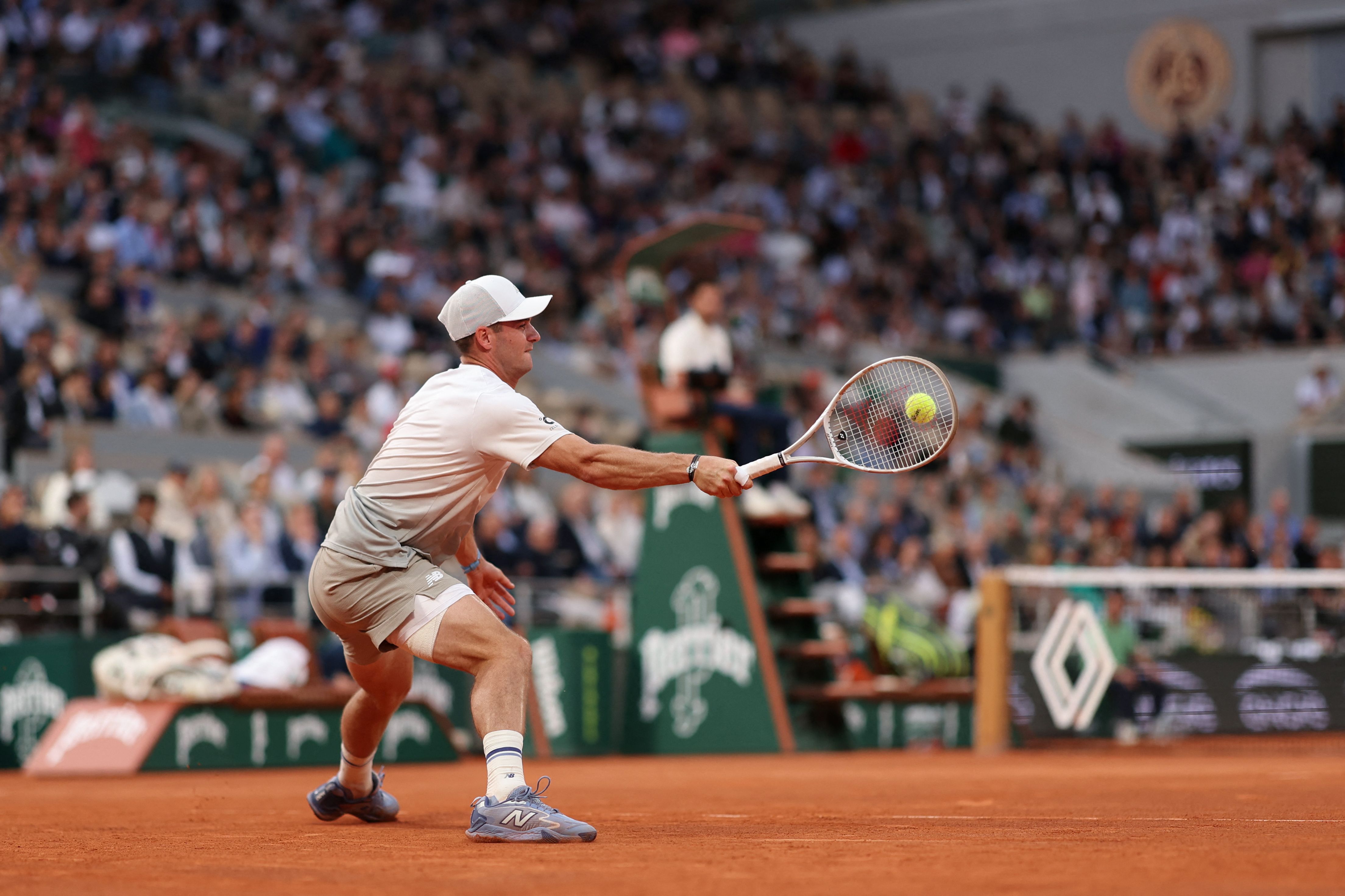 意大利网球队险胜日本网球队，阿尔卡拉斯完成帽子戏法