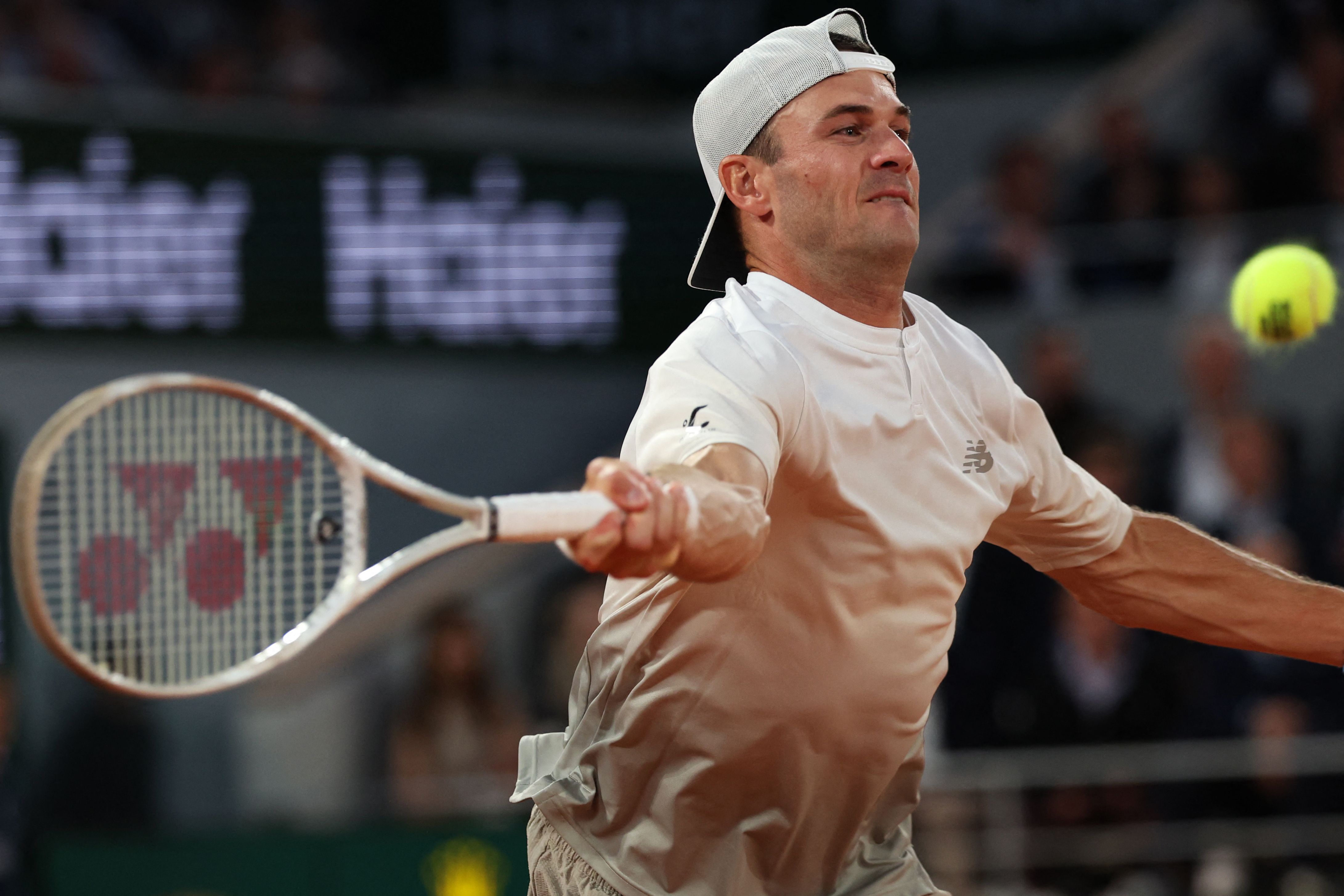 意大利网球队险胜日本网球队，阿尔卡拉斯完成帽子戏法